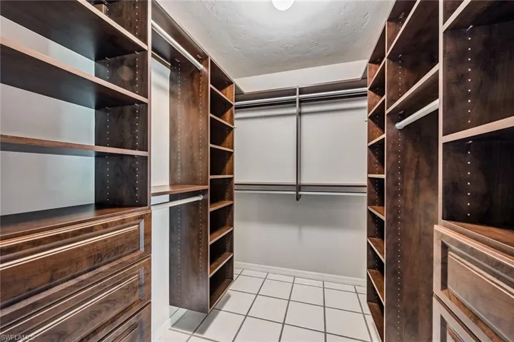 7048  Pelican Bay  BLVD, Naples, FL 34108