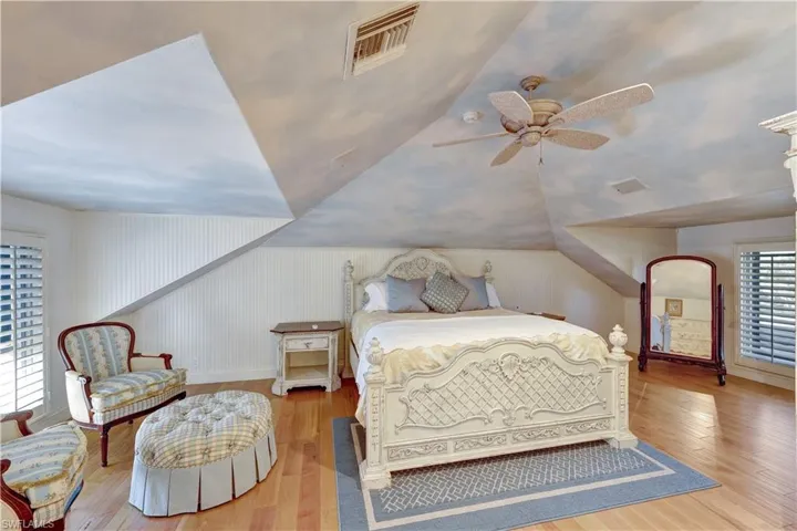 Guest quarters located on the second level - very private with an ensuite bathroom.