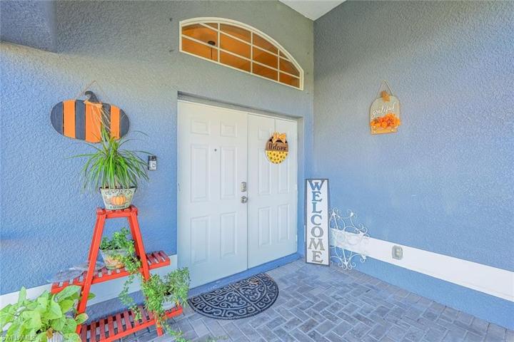 Large Screened in front entry way with double doors.