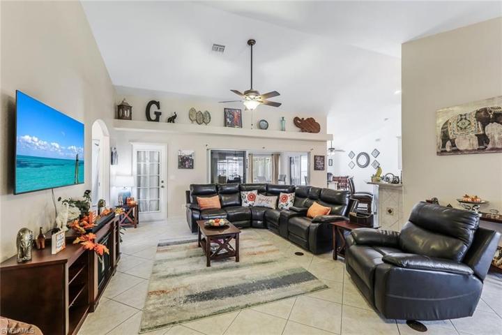 Lovely Open Concept Great Room