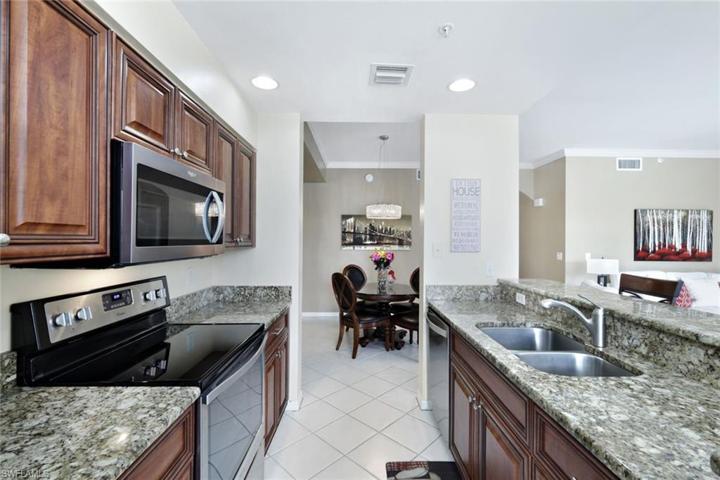 8670  Cedar Hammock  CIR, Naples, FL 34112
