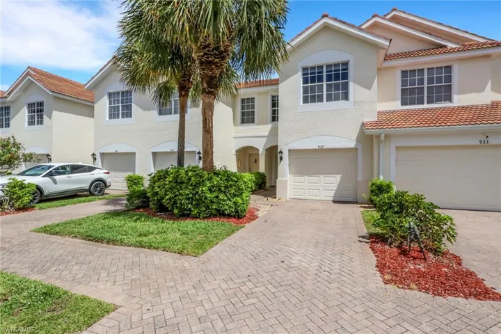 937  Hampton  CIR, Naples, FL 34105