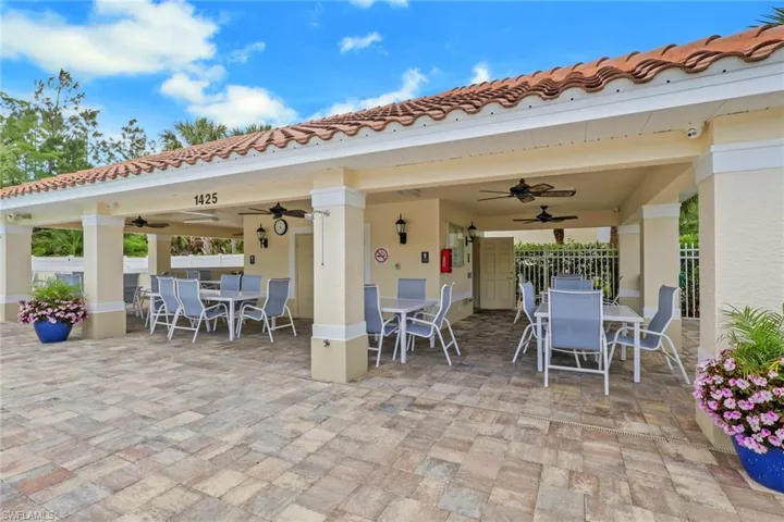 937  Hampton  CIR, Naples, FL 34105