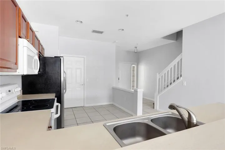 937  Hampton  CIR, Naples, FL 34105