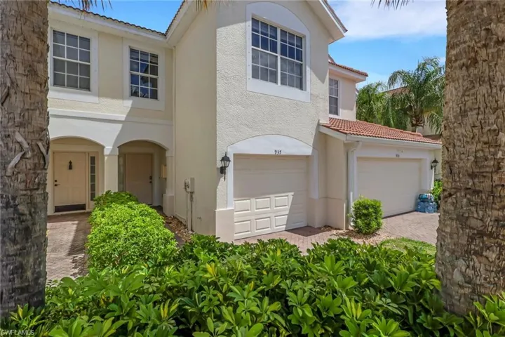 937  Hampton  CIR, Naples, FL 34105