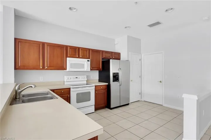 937  Hampton  CIR, Naples, FL 34105