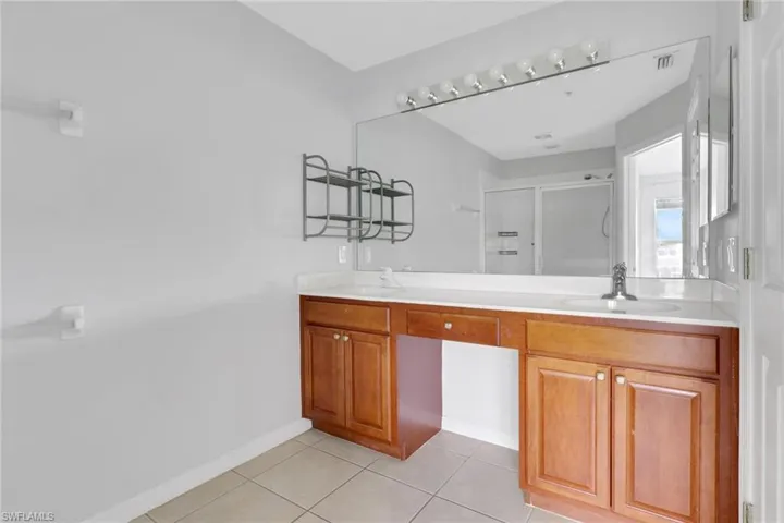 937  Hampton  CIR, Naples, FL 34105