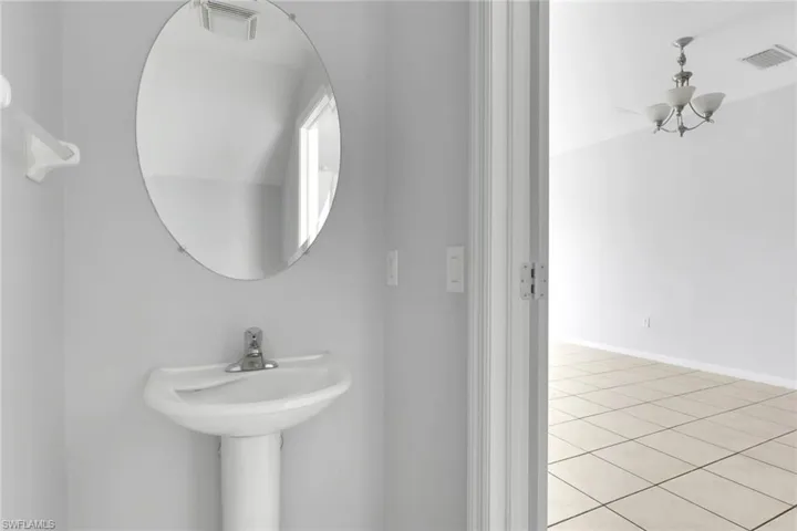 937  Hampton  CIR, Naples, FL 34105