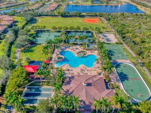 Clubhouse & Amenities