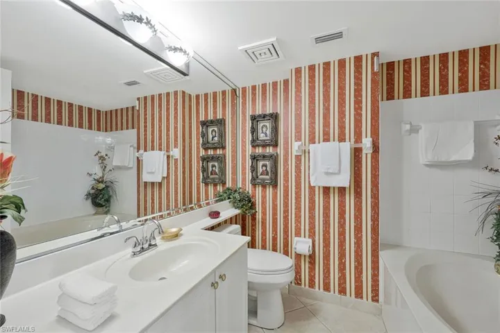2th ensuite bathroom
