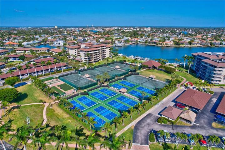 260  Seaview  CT, MARCO ISLAND, FL 34145