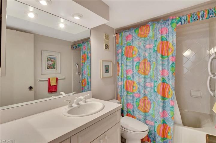 260  Seaview  CT, MARCO ISLAND, FL 34145
