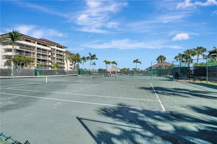 260  Seaview  CT, MARCO ISLAND, FL 34145