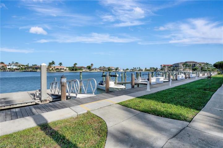 260  Seaview  CT, MARCO ISLAND, FL 34145