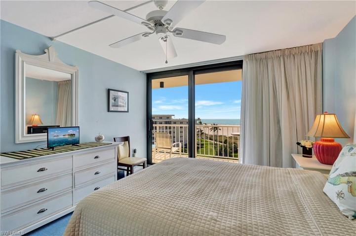 260  Seaview  CT, MARCO ISLAND, FL 34145