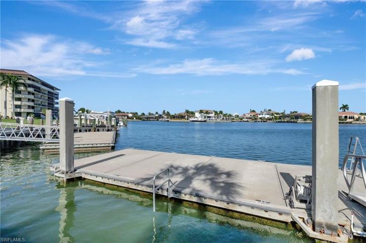 260  Seaview  CT, MARCO ISLAND, FL 34145