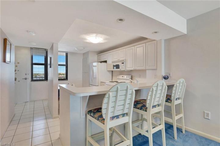 260  Seaview  CT, MARCO ISLAND, FL 34145