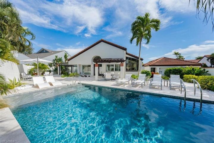 Expansive private lanai and pool