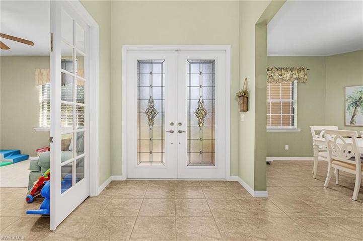 Large Foyer w/beautiful decorative doors