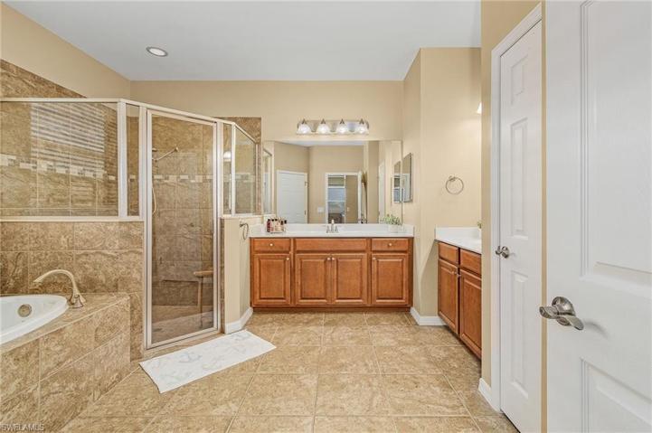 Large Owner's Bathroom