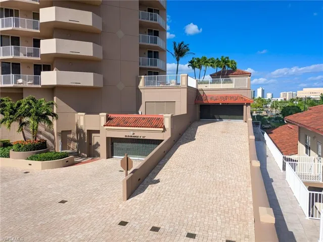 Parking garage ramp