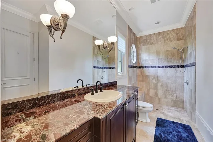 2 of 2 ensuite baths