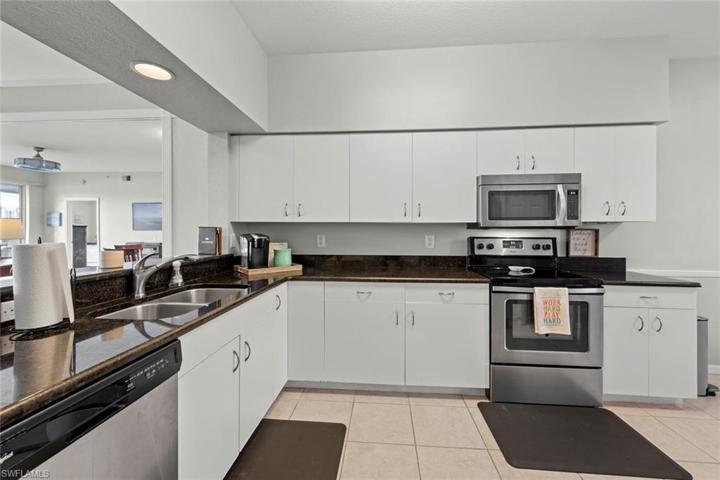 2255 Harmony LN # 103, NAPLES FL 34109
