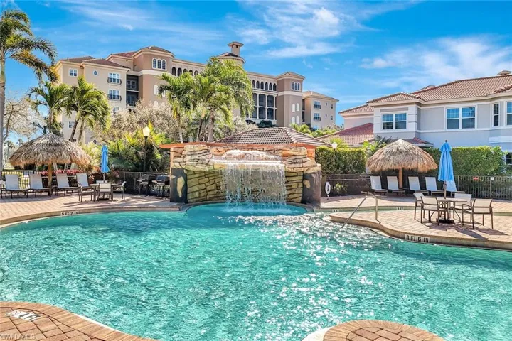 Vista Pointe resort-style pool/spa and clubhouse a few steps away