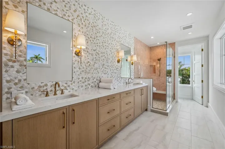 Bath to Coral Room