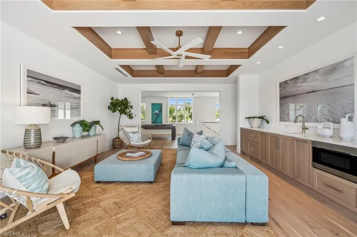 Upstairs Loft/Wet bar / game room