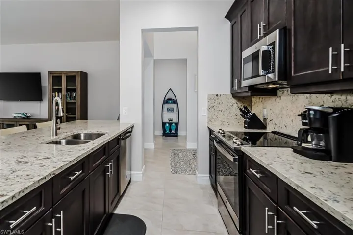 121 Newport Dr, Naples, Florida 34114