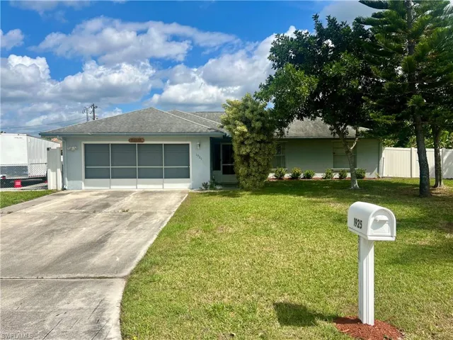 1925  Gardner  AVE, Lehigh Acres, FL 33936