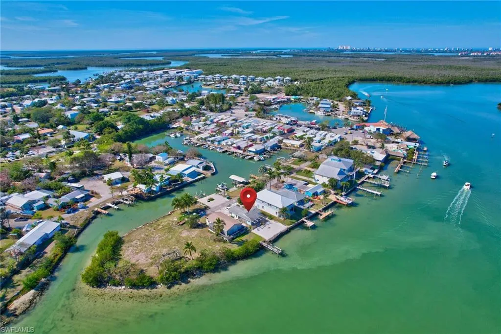 107 Bayshore WAY, Goodland, FL 34140,225010166