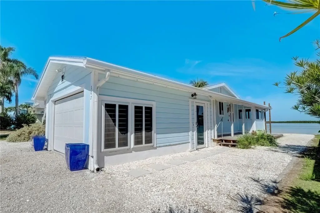 107 Bayshore WAY, Goodland, FL 34140,225010166
