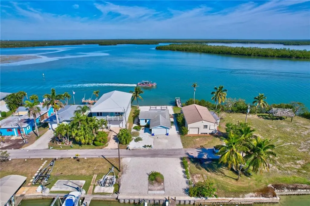 107 Bayshore WAY, Goodland, FL 34140,225010166