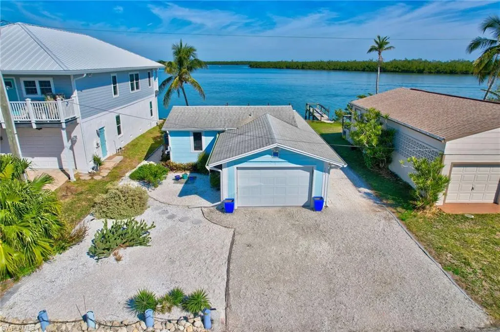 107 Bayshore WAY, Goodland, FL 34140,225010166