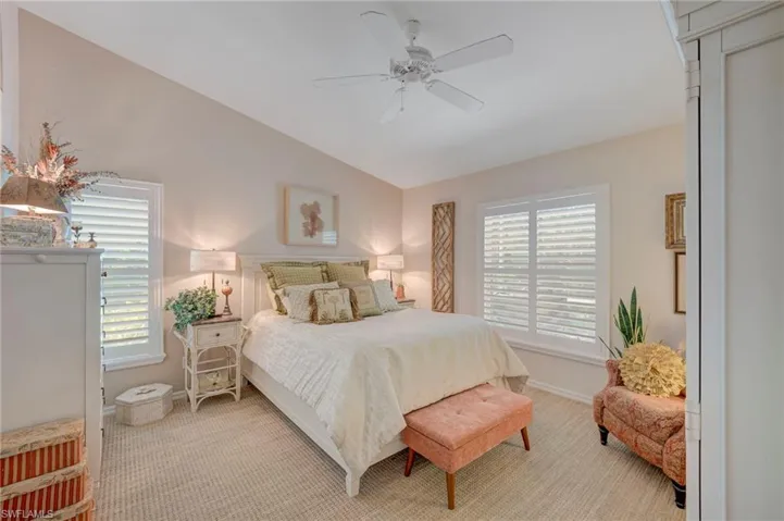 Volume ceilings, light and bright primary bedroom with en-suite walk-in closet and bathroom