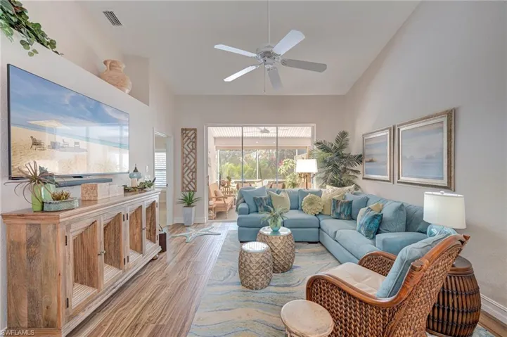 5754  Greenwood  CIR, Naples, FL 34112