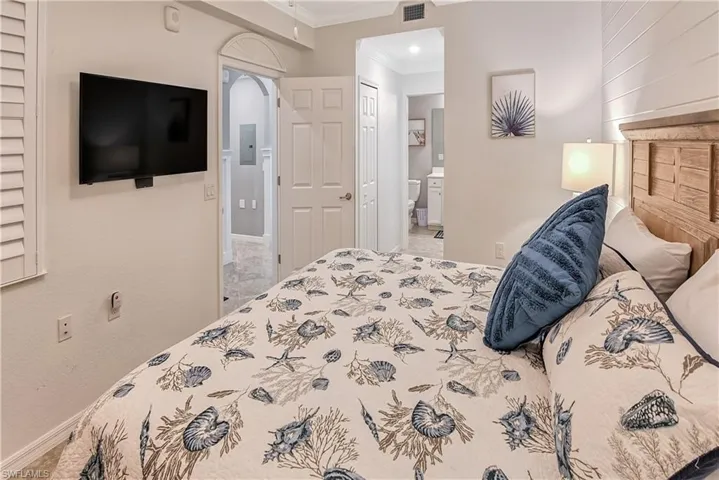 9572 Trevi Ct 5037, Naples, Florida 34113