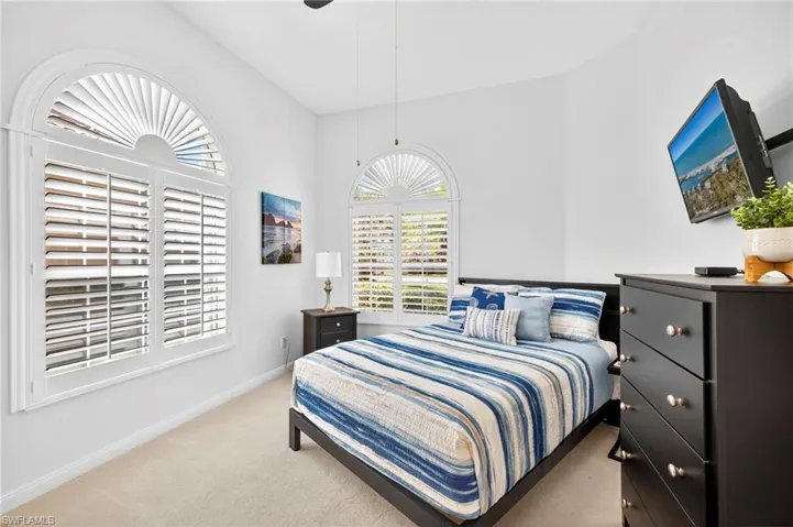Den/Office (being used as a bedroom)