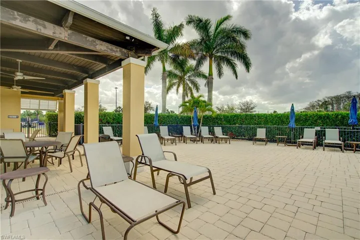 Whether you want direct sun, or a spot in the shade. This place accommodates