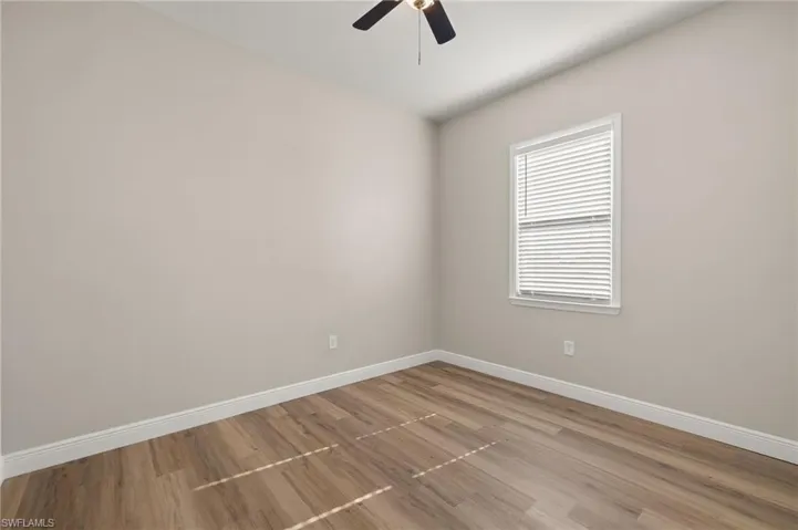 Unfurnished room featuring light wood finished floors and a ceiling fan