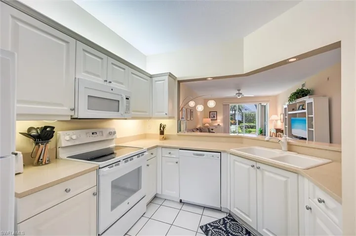 853 Tanbark Dr 105, Naples, Florida 34108