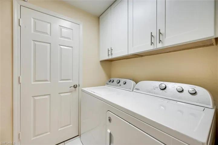 853 Tanbark Dr 105, Naples, Florida 34108