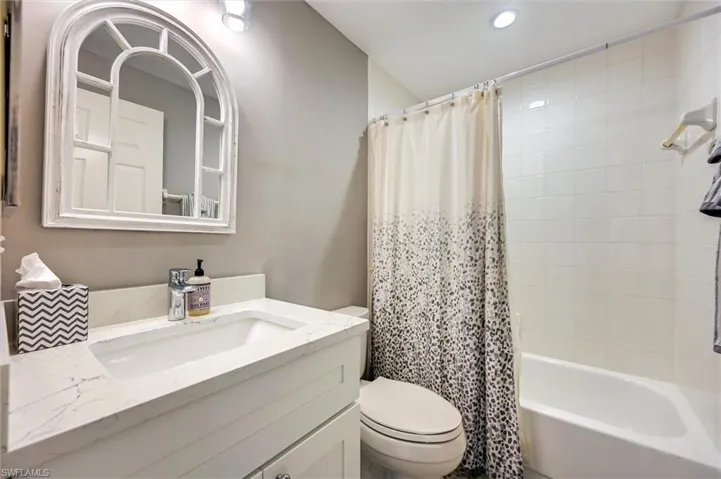 853 Tanbark Dr 105, Naples, Florida 34108