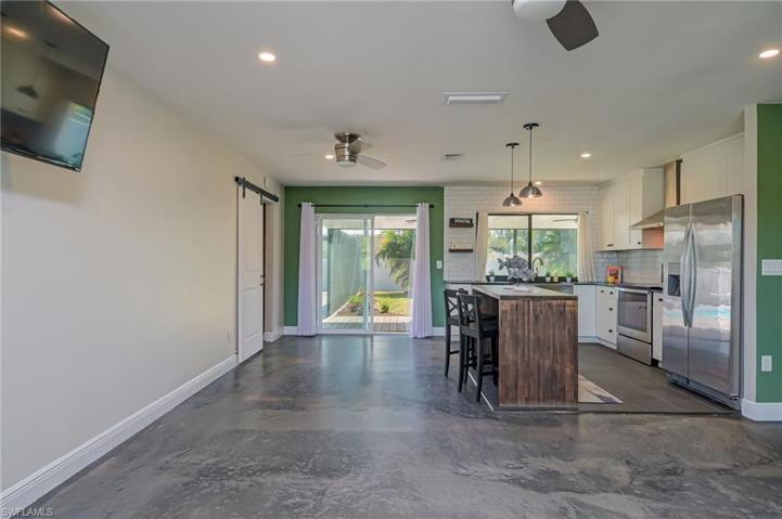 8112 San Carlos BLVD, FORT MYERS FL 33967