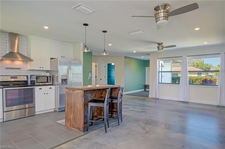 8112 San Carlos BLVD, FORT MYERS FL 33967