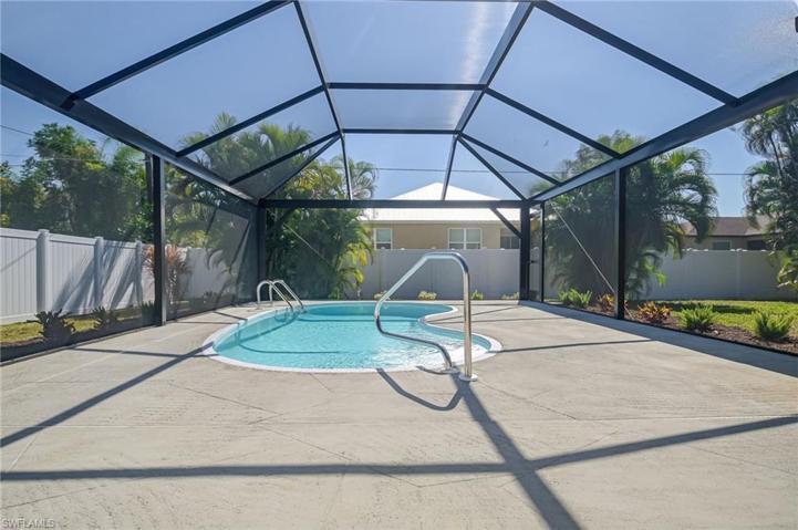 8112 San Carlos BLVD, FORT MYERS FL 33967