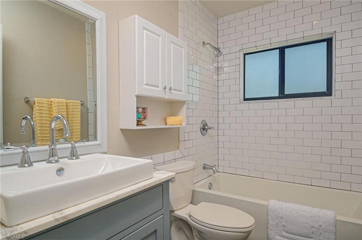 8112 San Carlos BLVD, FORT MYERS FL 33967