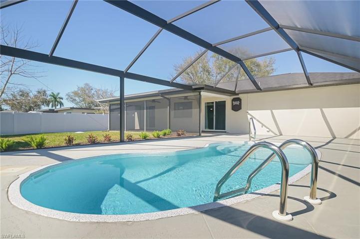 8112 San Carlos BLVD, FORT MYERS FL 33967